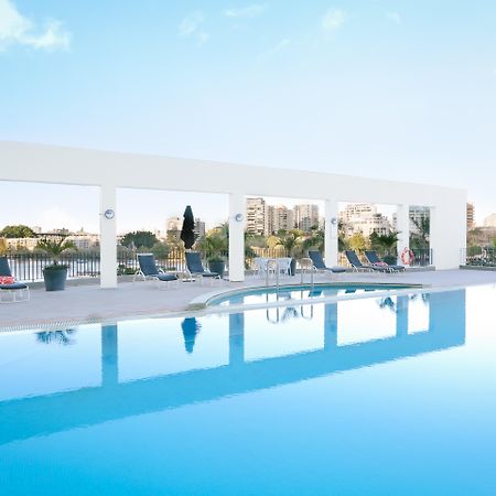 Stamford Plaza Brisbane Exterior foto The pool at the hotel