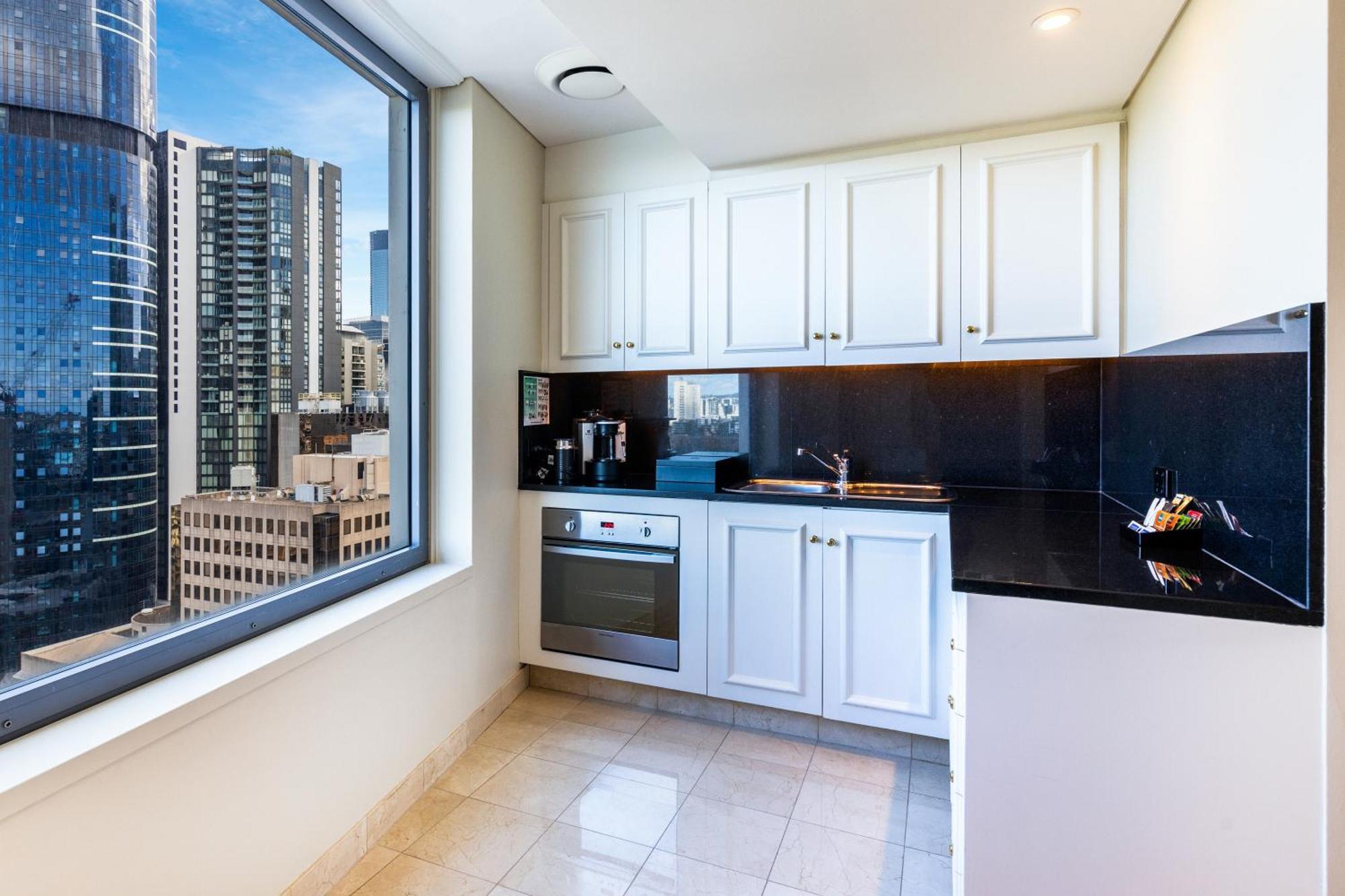 Stamford Plaza Brisbane Exterior foto A kitchen in a typical apartment